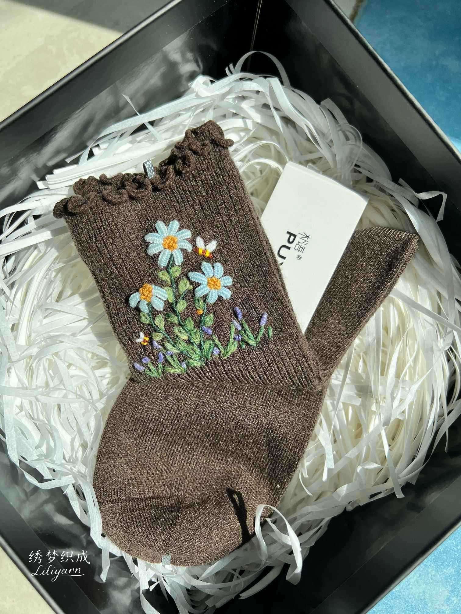 刺绣袜子有点美噢！👍🏻