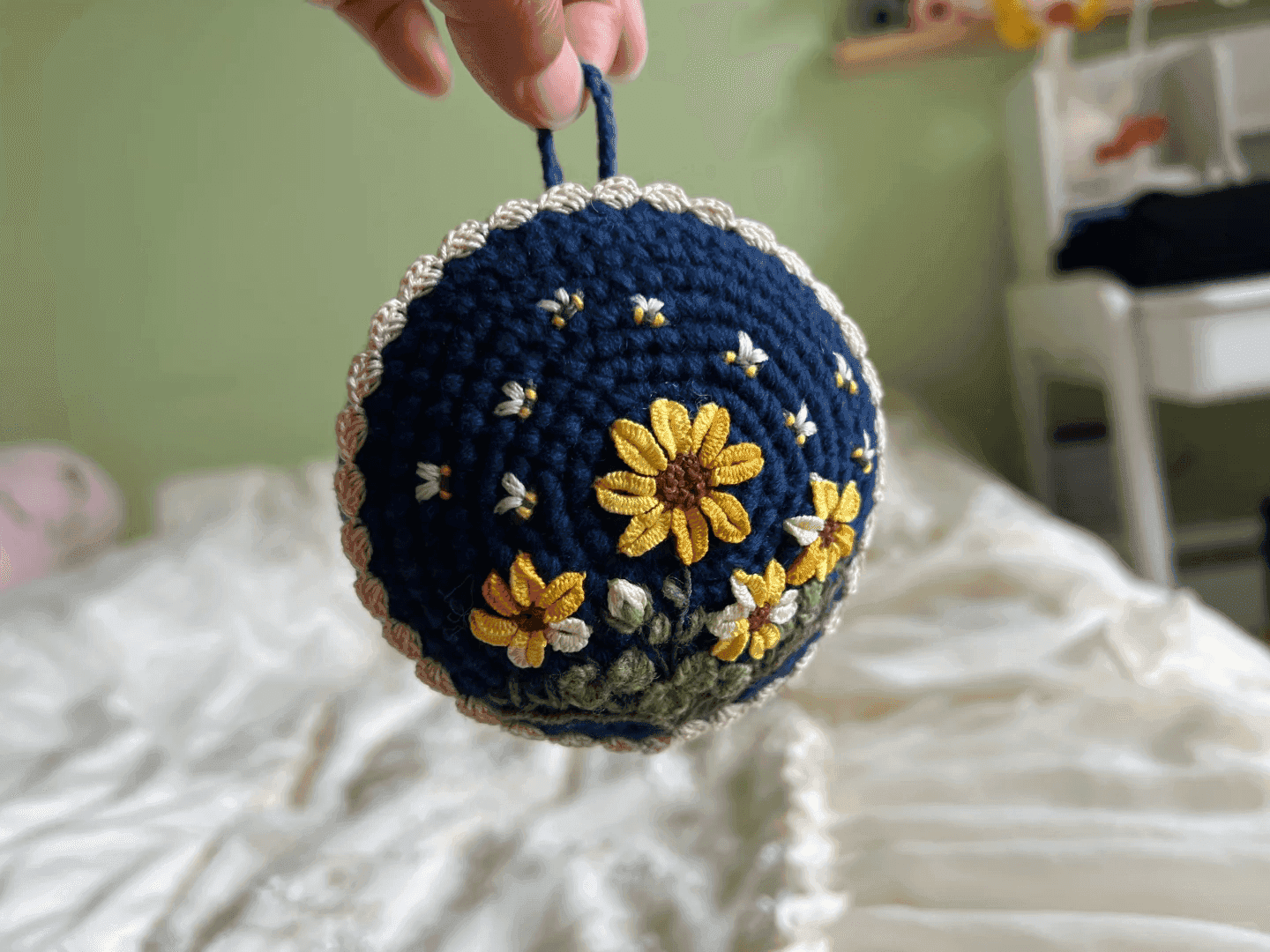 二用，可做针插包也可做挂饰。